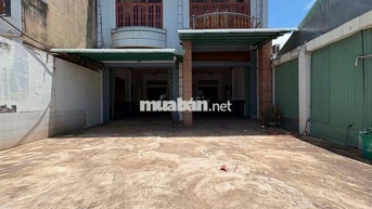 nhà trống mặt bằng cần cho thuê