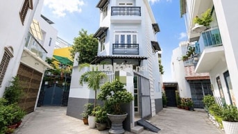 Nhà mới sát Emart PVT -  Hẻm 1/ xe hơi đậu cửa- 3 tầng Ngang 4M 42M2 