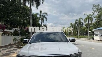 Ford Everest Titanium 2023 Trắng 7 chỗ