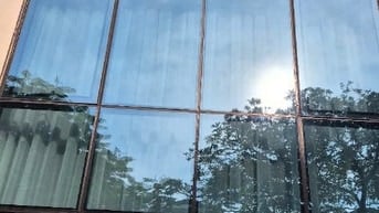 Cho thuê nhà mặt phố nguyễn cơ thạch . Dt. 45 m2 * 6 tầng thang máy.