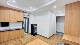 Tòa mới xây cách FPT 2,7km - Ô tô đỗ cửa chào tân sinh viên