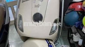 Piaggio Vespa LX 125 màu Kem