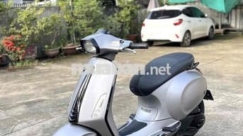 Piaggio Vespa 125 ABS Xám Zin êm