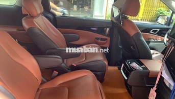 Kia Carnival màu xanh, máy dầu 2022