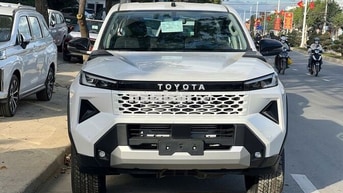 Toyota Hilux 2.8AT Tự động Thái Lan - BAO GIÁ TỐT