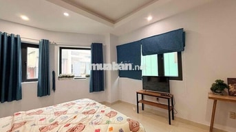 căn hộ đầy tiện nghi cửa sổ trời ... ngay trung tâm Sài Gòn