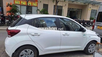Hyundai i10 2025 Trắng Số sàn 10.000 km