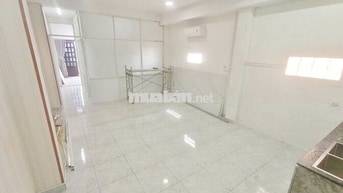 Văn Phòng Cho Thuê Mặt Tiền Đường Cộng Hòa Gần ETOWN Đối Diện Sân Bay