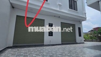 Bán căn nhà 3 tầng, vị trí đẹp, khu dân cư đông đúc, an ninh tốt.