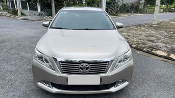 Toyota Camry 2014 E 2.0 Vàng cát