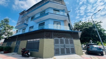 Cho thuê nhà đẹp 1 trệt 3 lầu  góc 2 mặt tiền KDC Bửu Long