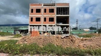 Đất Bình Chánh giá ngộp, 1 tỷ 65, công chứng ngay và liền.