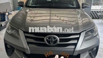 Toyota Fortuner ĐK 2017 Số sàn Bạc 7 chỗ