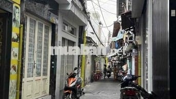 Nhà ở cách mặt tiền 2 căn, thuận tiện đi chuyển ☺️