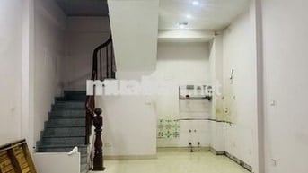 Nhà ngõ 22 Trung Kính, DT 35m2 x 5 tầng, 4 Ngủ có ĐH, NL - 16 triệu/th