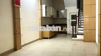 Cho thuê nhà 5 tầng phố Hoàng Sâm - ngõ oto (gần cv Nghĩa Đô) 15tr/th