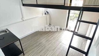 p sau trường hufit có ban công gác máy lạnh