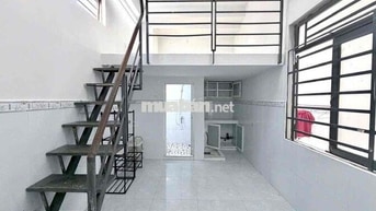 PHÒNG GÁC CAO CỬA SỔ GIÁ RẼ - ĐI BỘ QUA ĐH CÔNG THƯƠNG - THANG MÁY