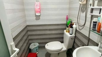  Cần bán gấp nhà hẻm ba gác 63/. đường Bình Quới,Phường 27.