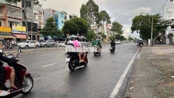 cho thuê căn gốc mặt tiền kinh doanh khu tên lửa liền kề đường số 7