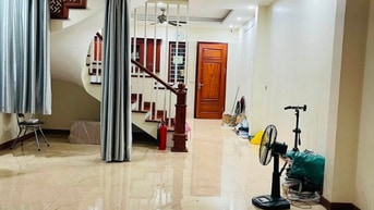 Bán nhà Hoàng Cầu, 70m2, khu phân lô, xây 4 tầng, ô tô tránh trước nhà