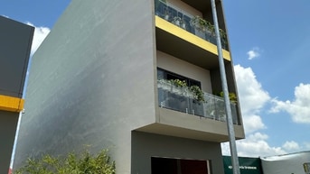 SỐC, nhà 1 trệt 2 lầu có sân thượng, mặt tiền đường 17m, giá chỉ 3,5ty