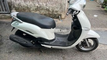 Yamaha Grande Trắng