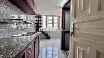 Duplex - cửa sổ trời - gần NTTU - giảm 50% tiền nhà cho tân sinh viên