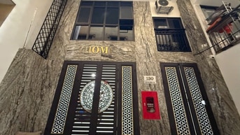 Bán toà nhà dòng tiền 100m2 8 tầng 32 phòng mới đã cho thuê 2 tỷ/năm