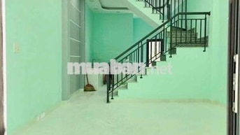 NHÀ VÀ ĐẤT ( NGAY CẦU GIAO KHẨU ) TRÊT LẦU 2PN 2WC. AN NINH. SẠCH ĐẸP