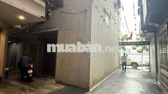 Cho thuê nhà 4 tầng ngõ 11 Trích Sài 36 m2, đồ cơ bản để ở làm VP 