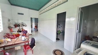 Nhà mặt đường 782.  Ngang 7m8. Dài 43m. 3 tỷ TL mạnh 