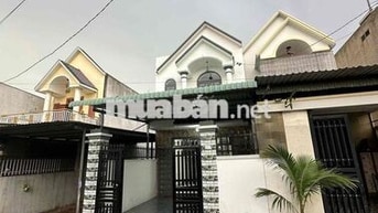 nhà trệt lầu gần chợ bến lớn full thổ cư giá rẻ hơn thị trường 300tr