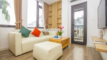 Cho thuê căn hộ dịch vụ 81 Linh Lang, nội thất mới, view siêu đẹp