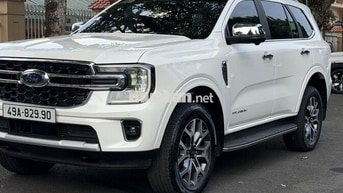 Ford Everest Titanium 1 cầu 2025 Trắng