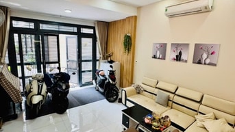 Nhà bán mới đẹp , vào ở ngay không cần sửa chữa .
