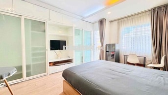 CHÍNH CHỦ CHO THUÊ STUDIO BAN CÔNG THANG MÁY FULL TIỆN NGHI VIEW ĐẸP