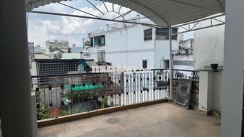 NHÀ MỚI SƠN SỬA 3PN HẺM XE HƠI BÀNH VĂN TRÂN 
