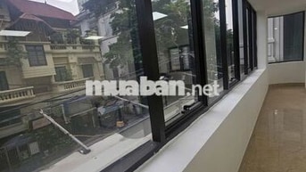 Cho thuê văn phòng dt 55m2, phòng vuông vắn, lô góc, cực thoáng