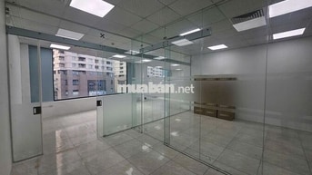 Chính chủ cho thuê văn phòng dt 110m2, mặt tiền 15m cực thoáng