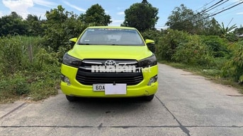 Toyota Innova 2017 Số sàn 7 chỗ Vàng chanh