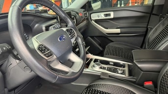 Cần bán 1 xe Ford Explorer đi được 32.000 km, xe còn mới toanh