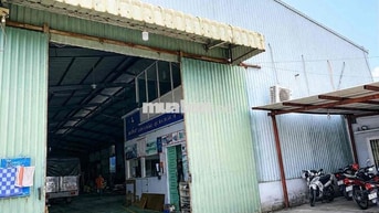 Xưởng 1.500m đường lớn có bãi xe và văn phòng