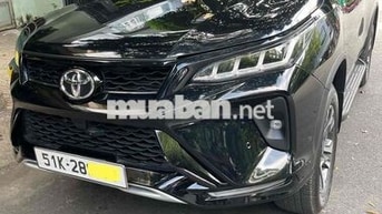 Toyota Fortuner Legender 2022 1 cầu bản Full Đen