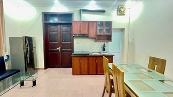 Cho thuê căn hộ tầng 4 phố Hàng Than, diện tích 50m2, có thể ngăn 