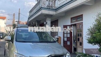 Toyota Innova V 7 chỗ Tự động Bạc