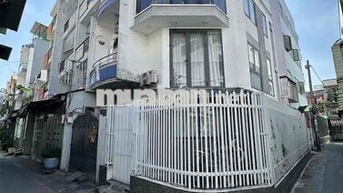 QUẬN 11 - ÔNG ÍCH KHIÊM - GIÁP QUẬN 10 NGAY LÊ ĐẠI  HÀNH - NHÀ MỚI
