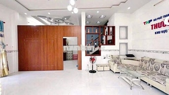 Nhà trệt lầu 2PN có nội thất góc KDC Hồng Phát 8,5 triệu