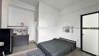 STUDIO FULL NỘI THẤT, CỬA SỔ TRỜI THOÁNG NGAY ,GẦN CV GIA DINH