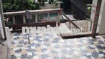 cho thuê phòng trên tầng 3 có cầu thang riêng thoáng mát